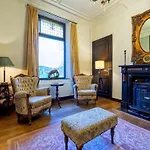Dom wakacyjny Elegant Castle For 12 Guests *