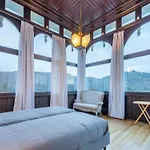 Dom wakacyjny Elegant Castle For 12 Guests *