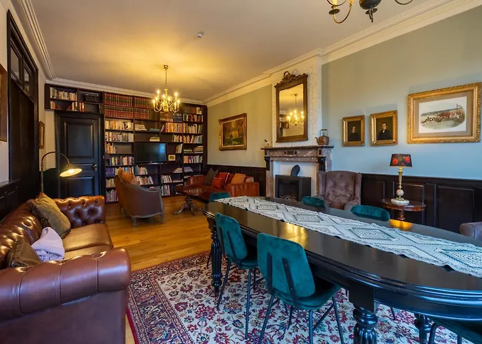 Feriehus Elegant Castle For 12 Guests