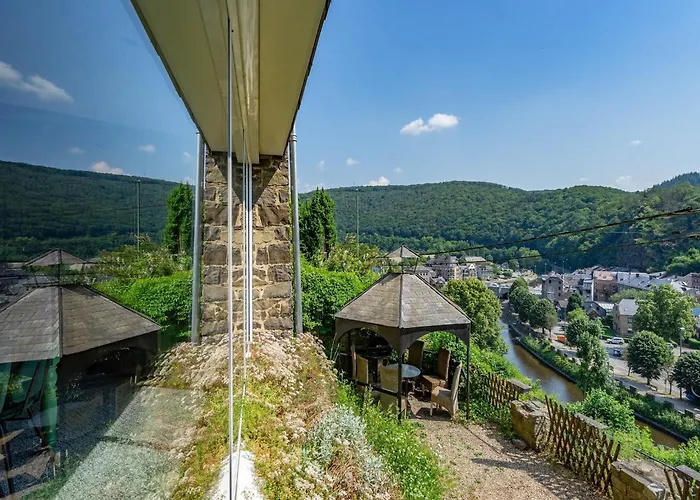 Elegant Castle For 12 Guests Feriehus